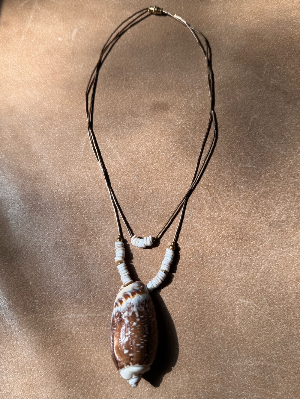 Vintage 70s Shell Pendant Necklace two tier w beads layered gold brown shell 🐚